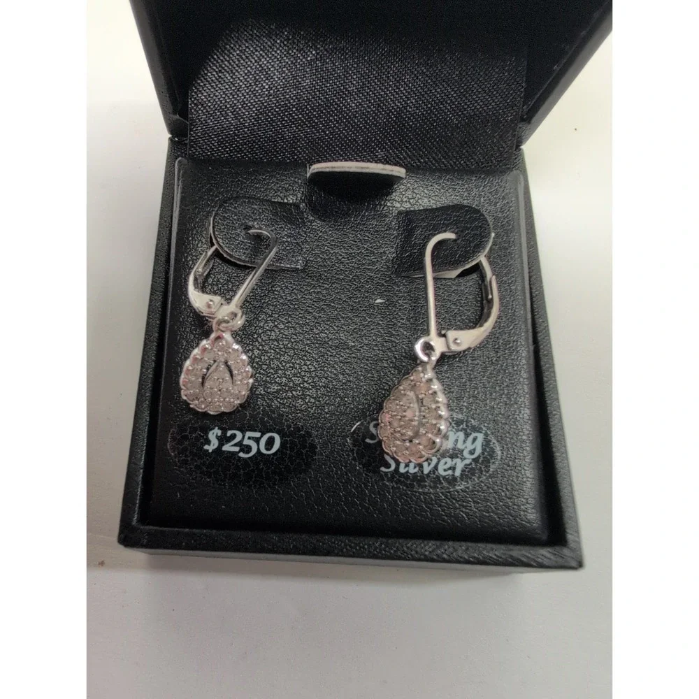 NWT R.H. Macy & Co 925 Sterling Silver 1/4CT Diamond teardrop earrings